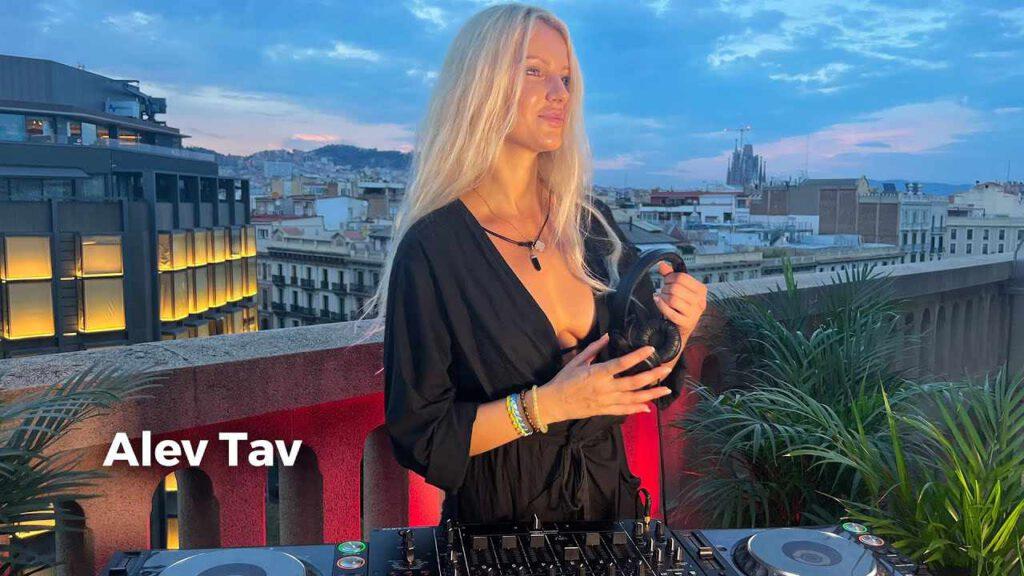 Alev Tav - Live @ DJanes.net Rooftop, Barcelona, Spain 20.09.2022 Tech-House DJ Mix