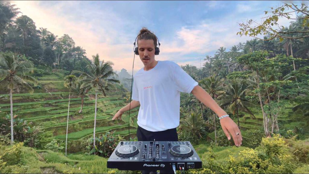 Chris Luno, Reis Mix, Bali