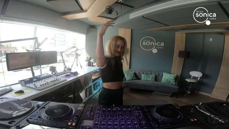 Natalie Blüme - Ibiza Sonica Radio - Butterfly Effect | 2023