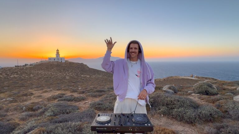 Chris Luno - Golden House 2025