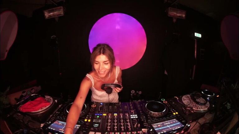 Lola Palmer - Radio Radio 2025