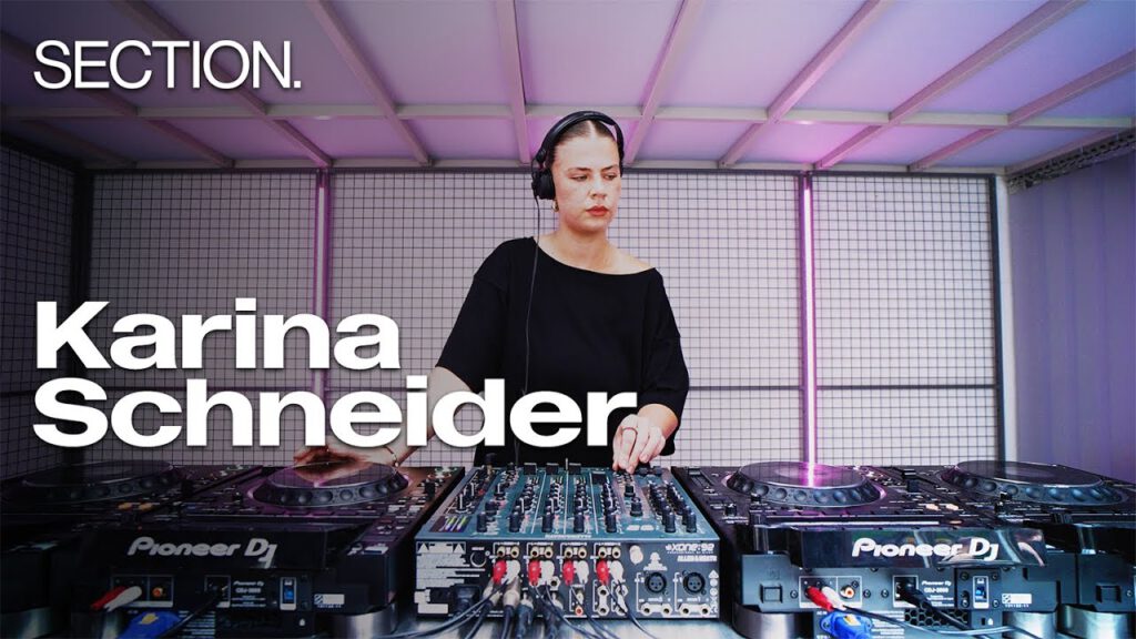 Karina Schneider - Section - Juli 2025