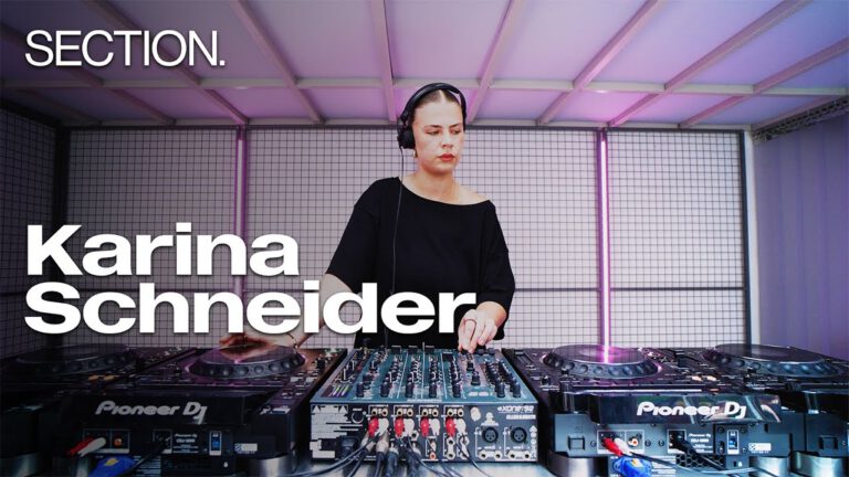 Karina Schneider - Section - Juli 2025